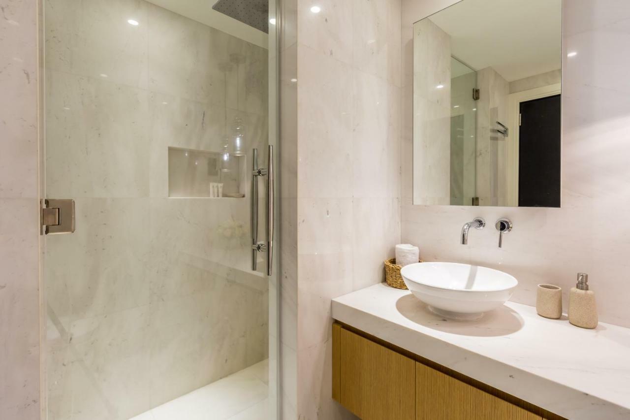 Apartment Luxury Living With Sea View And Private Beach In Jbr By Deluxe Holiday Homes Dubai