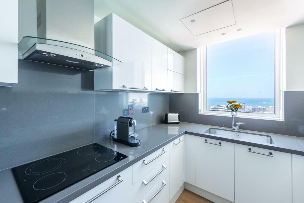 Luxury Living With Sea View And Private Beach In Jbr By Deluxe Holiday Homes Apartment