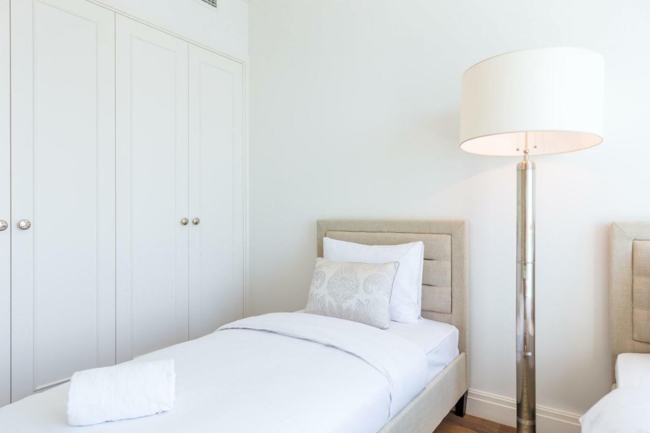 Luxury Living With Sea View And Private Beach In Jbr By Deluxe Holiday Homes Apartment