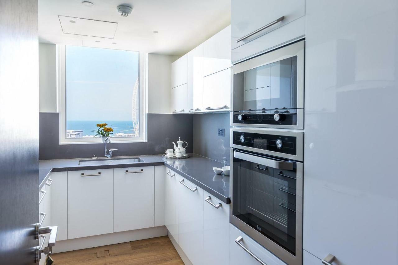 Luxury Living With Sea View And Private Beach In Jbr By Deluxe Holiday Homes Apartment